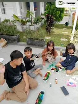 Anak belajar eksperimen sains bersama tutor Mauzanur Private