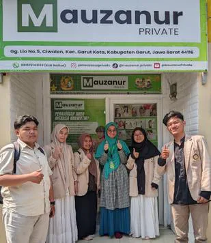 Kantor Mauzanur Private di Garut bersama mahasiswa PAI